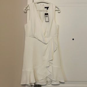 BCBG beautiful white dress for any occasion size 6